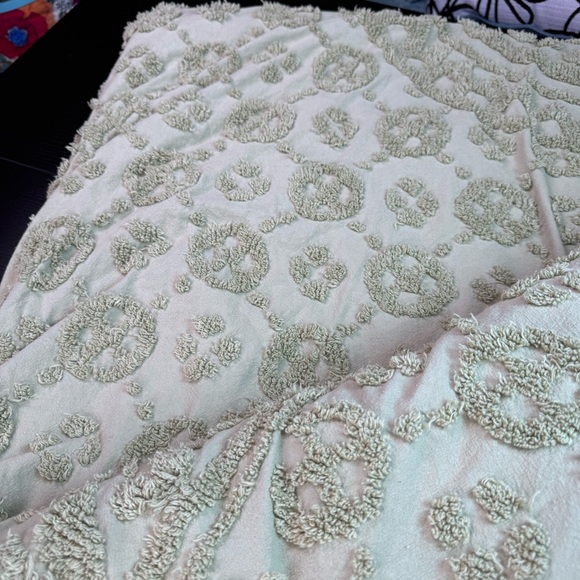 Chenille Sage Medalion Tufting Textured Bedspread with Fringe size King - Picture 14 of 16